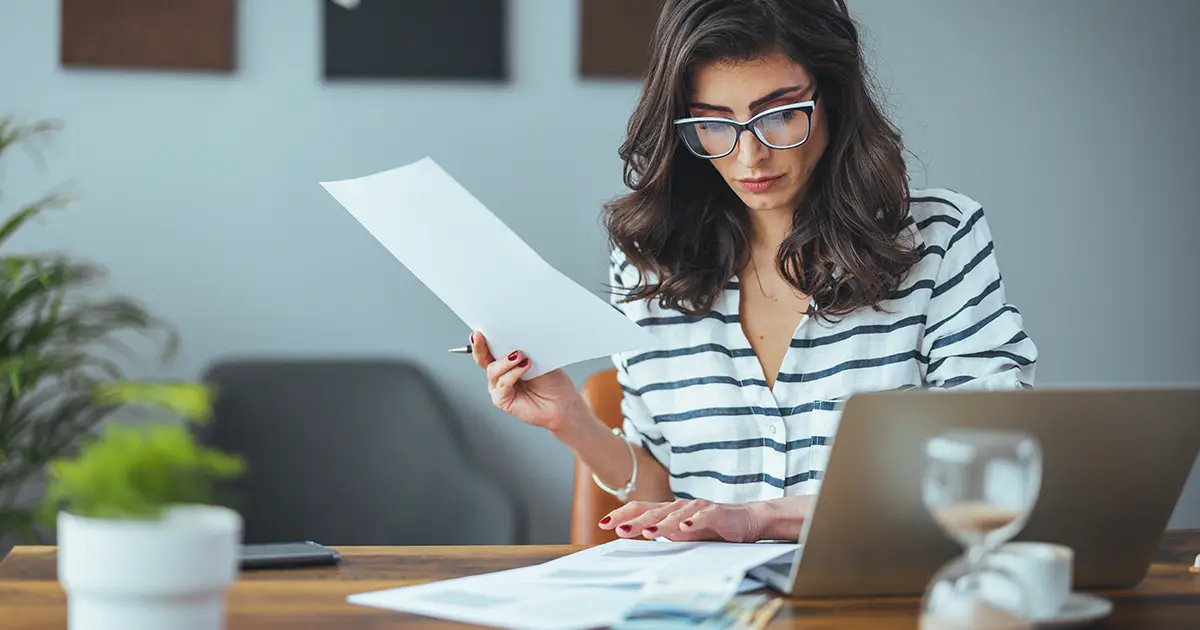 tenir une comptabilité papier à l'aide d'une calculatrice