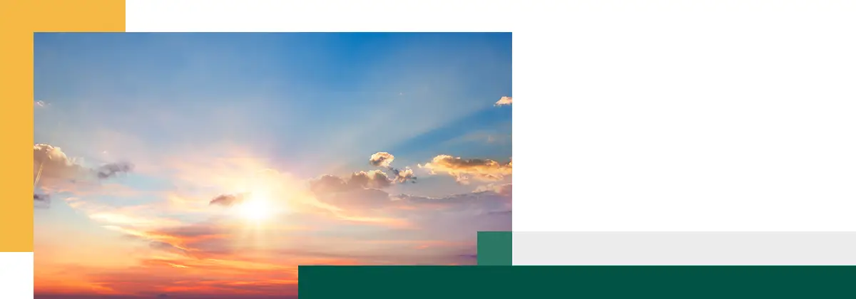  Lever de soleil avec des nuages ​​légers