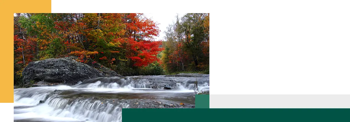 Cascades d'automne à Waterford, Nouveau-Brunswick, Canada