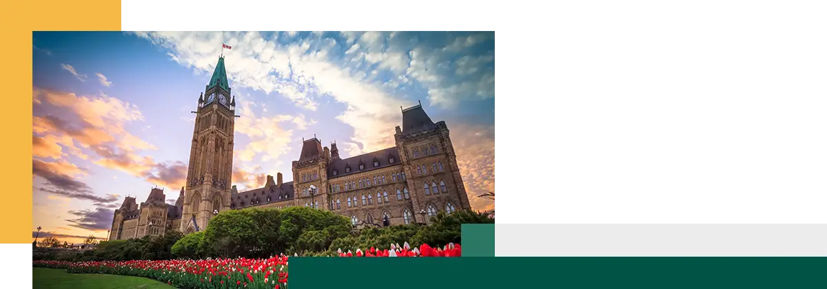 Vue du Parlement du Canada à Ottawa pendant le festival des tulipes